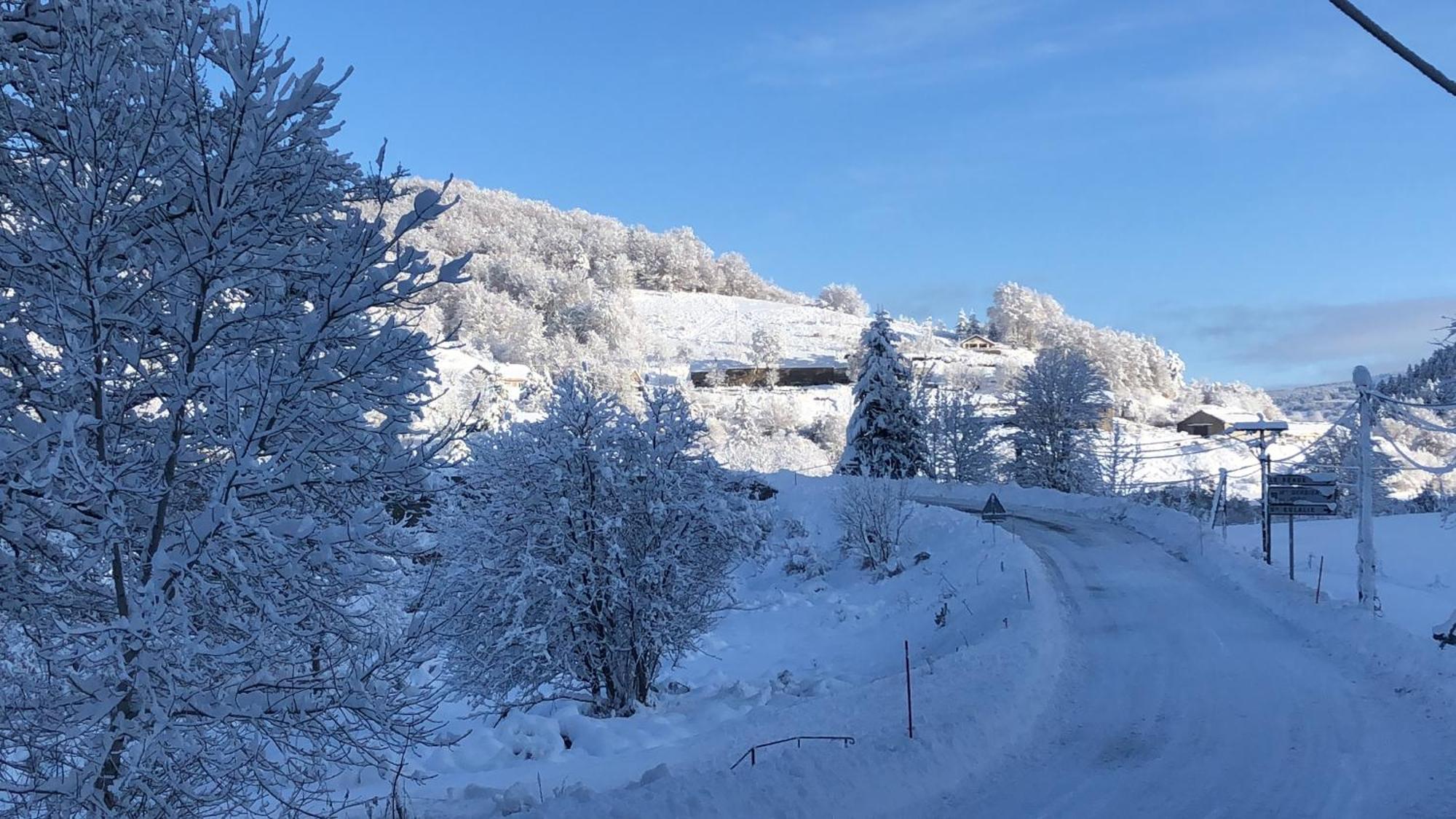 Gite En Ardeche En Face De La Riviere Usclades-et-Rieutord المظهر الخارجي الصورة